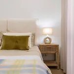 Townhouse - Luxury, Wi-fi, Ac, 2 Mins From The