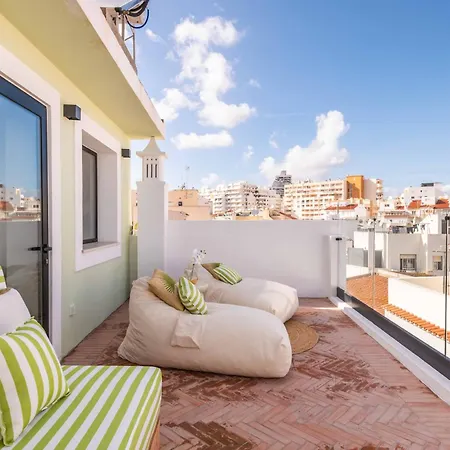 Townhouse - Luxury, Wi-fi, Ac, 2 Mins From The * Armação de Pêra