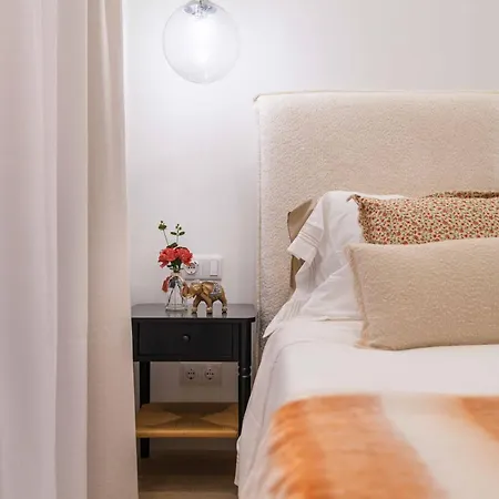 Townhouse - Luxury, Wi-fi, Ac, 2 Mins From The *