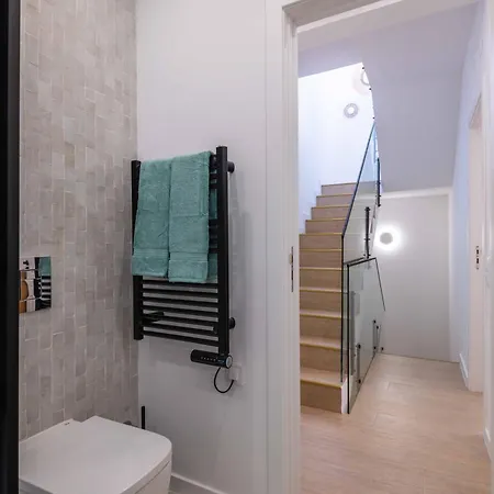 Townhouse - Luxury, Wi-fi, Ac, 2 Mins From The * Armação de Pêra