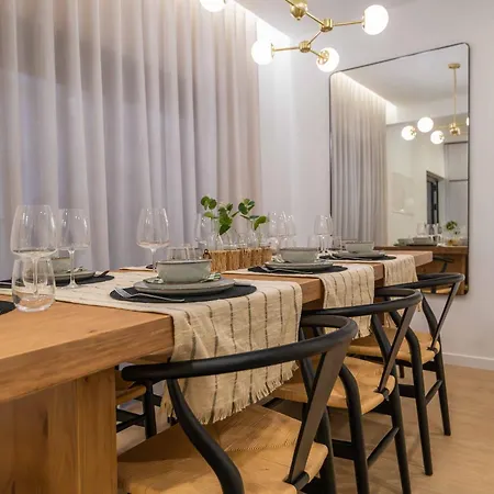 בית נופש Townhouse - Luxury, Wi-fi, Ac, 2 Mins From The Armação de Pêra