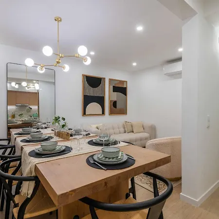 Townhouse - Luxury, Wi-fi, Ac, 2 Mins From The Armação de Pêra