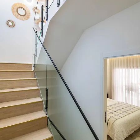 Townhouse - Luxury, Wi-fi, Ac, 2 Mins From The