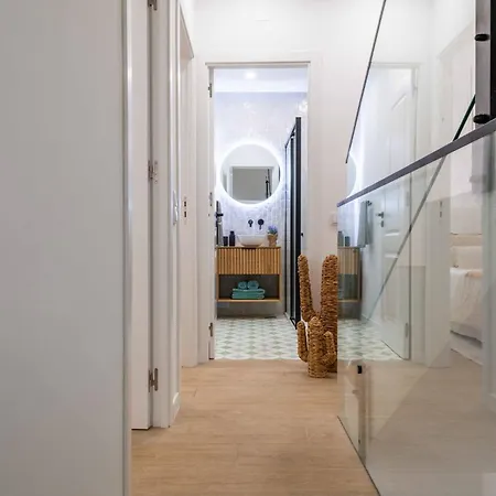 Townhouse - Luxury, Wi-fi, Ac, 2 Mins From The