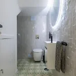 Townhouse - Luxury, Wi-fi, Ac, 2 Mins From The 펜션