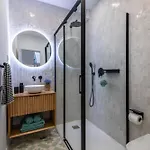 Townhouse - Luxury, Wi-fi, Ac, 2 Mins From The *
