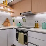 Townhouse - Luxury, Wi-fi, Ac, 2 Mins From The *