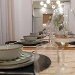 Townhouse - Luxury, Wi-fi, Ac, 2 Mins From The 펜션 *