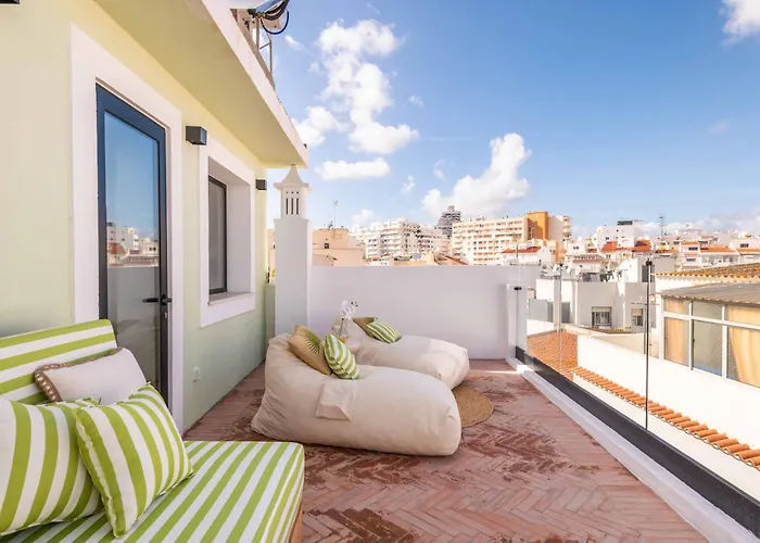 Townhouse - Luxury, Wi-fi, Ac, 2 Mins From The * Armação de Pêra
