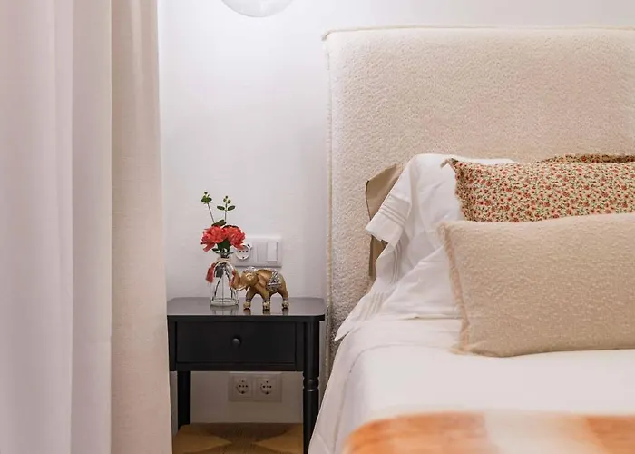 Townhouse - Luxury, Wi-fi, Ac, 2 Mins From The *